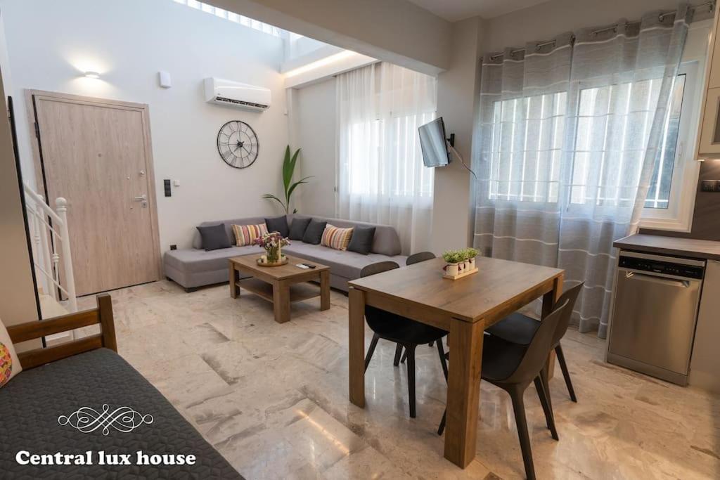 Central Lux House Kalamata Bagian luar foto