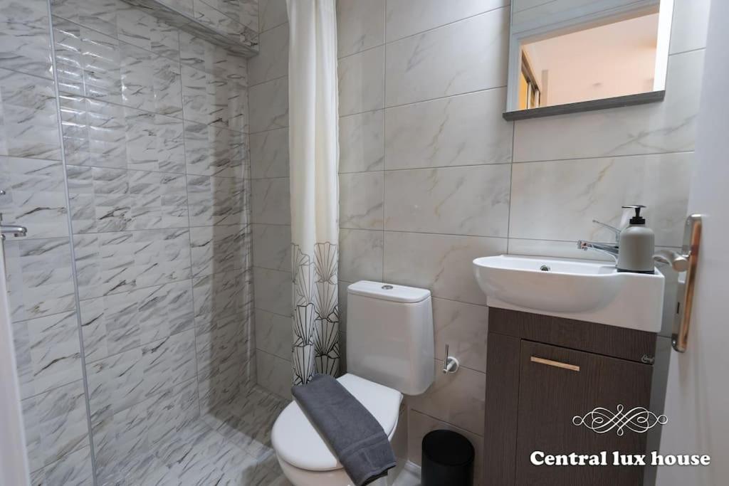 Central Lux House Kalamata Bagian luar foto